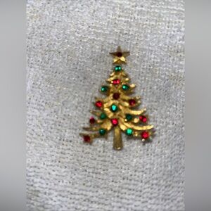 Vintage MYLU Red and green rhinestone Christmas tree brooch. NEVER WORN